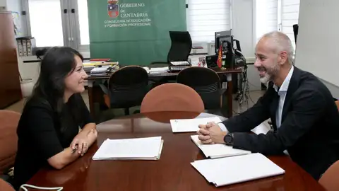 Archivo - El consejero de Educación, Sergio Silva, y la presidenta de la Junta de Personal Docente, Rus Trueba Archivo - El consejero de Educación, Sergio Silva, y la presidenta de la Junta de Personal Docente, Rus Trueba