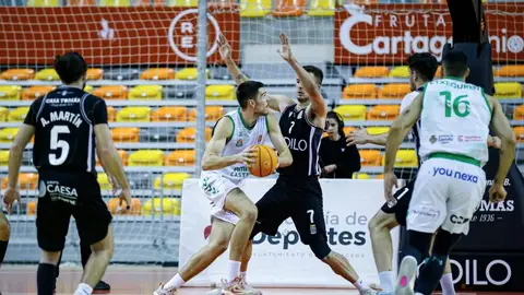 Menéndez (Amics) entra a canasta ante el Cartagena Menéndez (Amics) entra a canasta ante el Cartagena