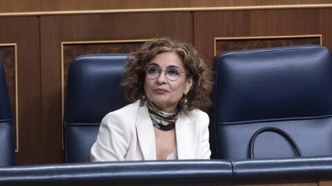 La vicepresidenta primera y ministra de Hacienda, María Jesús Montero, durante una sesión en el Congreso