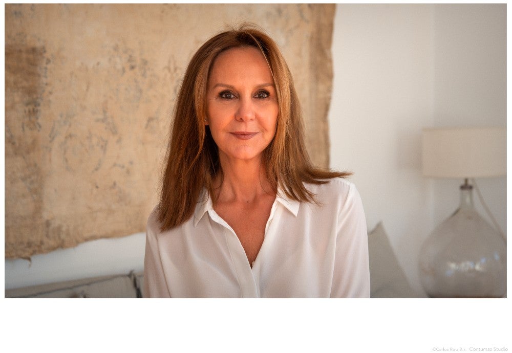 La escritora de Puertollano, María Dueñas, escribe una nueva novela, "Por si un día volvemos" La escritora de Puertollano, María Dueñas, escribe una nueva novela, "Por si un día volvemos"