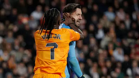 Disciplina sanciona con dos partidos a Vinicius, que podrá jugar la Supercopa Disciplina sanciona con dos partidos a Vinicius, que podrá jugar la Supercopa