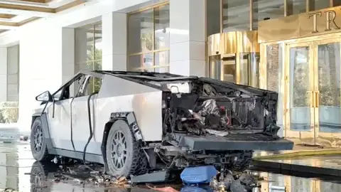 Los restos de un Tesla Cybertruck que explotó frente al Hotel Trump en Las Vegas El autor de la explosión frente al hotel de Trump en Las Vegas usó inteligencia artificial para planificarla