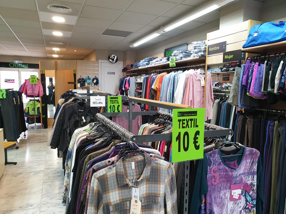 Los comerciantes de Menorca inician el periodo de rebajas con descuentos de hasta el 50% Los comerciantes de Menorca inician el periodo de rebajas con descuentos de hasta el 50%