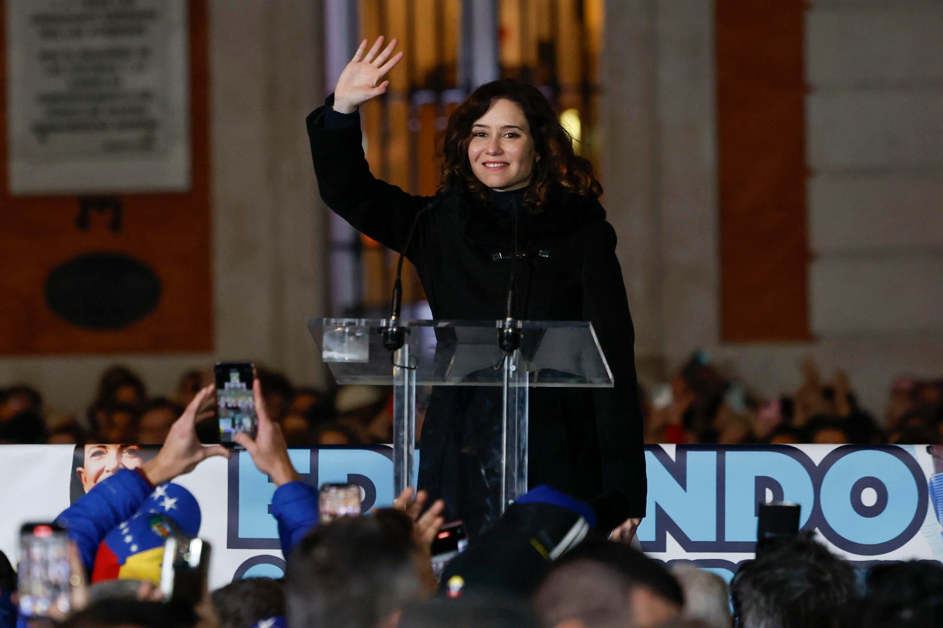 Ayuso exige al Gobierno de Sánchez que esté "a la altura" con Venezuela: "No se puede aguantar tanta traición" Ayuso exige al Gobierno de Sánchez que esté "a la altura" con Venezuela: "No se puede aguantar tanta traición"