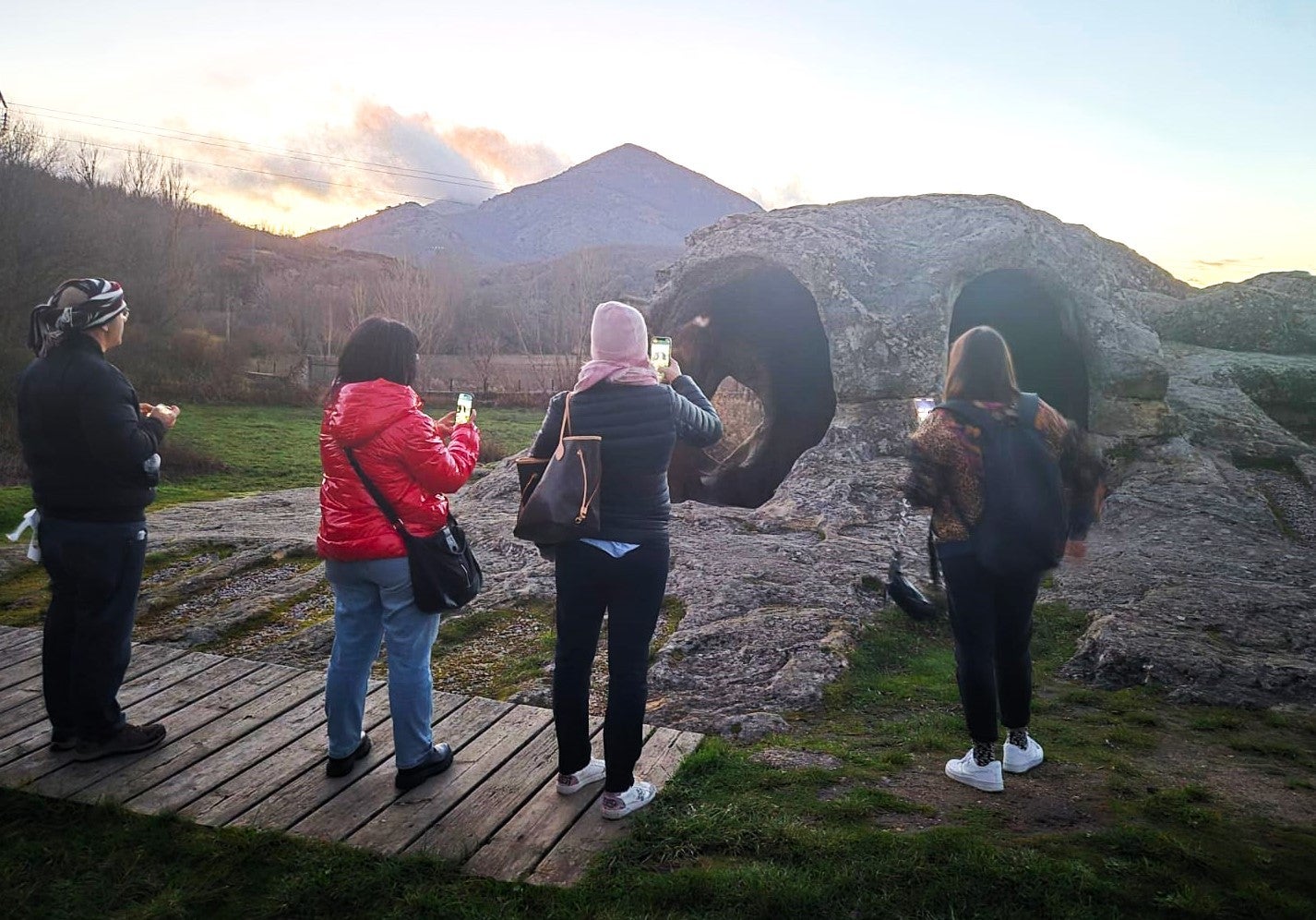 La Diputación adjudica a Visual Crea Taller Audiovisual una acción promocional con creadores de contenido para poner en valor el Camino de Santiago Francés La Diputación adjudica a Visual Crea Taller Audiovisual una acción promocional con creadores de contenido para poner en valor el Camino de Santiago Francés