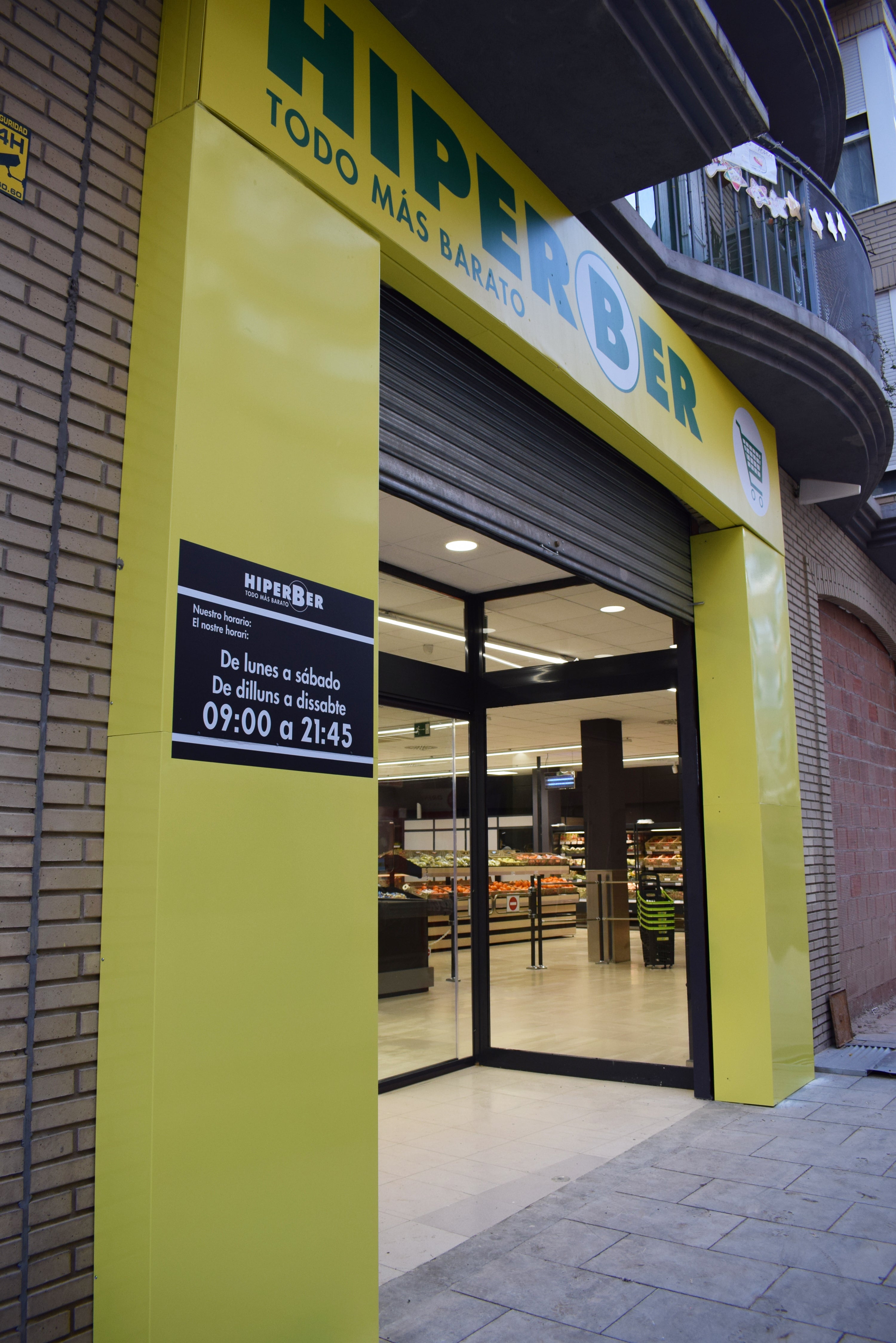 Hiperber reabre su supermercado en Paiporta y dona 15.000 euros para apoyar a los damnificados de la Dana Hiperber reabre su supermercado en Paiporta y dona 15.000 euros para apoyar a los damnificados de la Dana