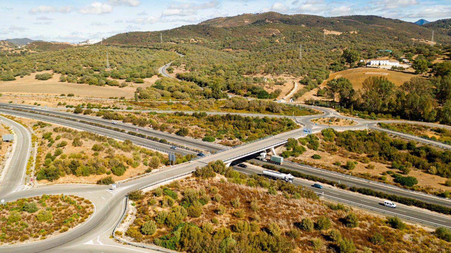 Las nuevas leyes de la DGT que llegan a las carreteras en 2025 y que afectan a miles de conductores Las nuevas leyes de la DGT que llegan a las carreteras en 2025 y que afectan a miles de conductores