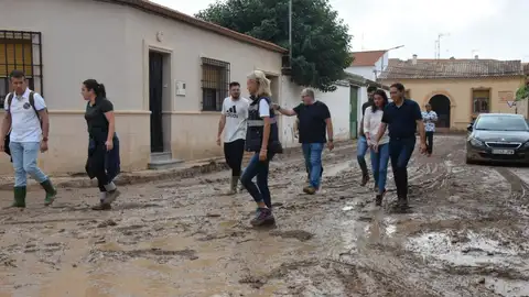 Martínez Chana, en una imagen de archivo en su visita a Belmonte, que ha sufrido inundaciones en los últimos años Martínez Chana, en una imagen de archivo en su visita a Belmonte, que ha sufrido inundaciones en los últimos años