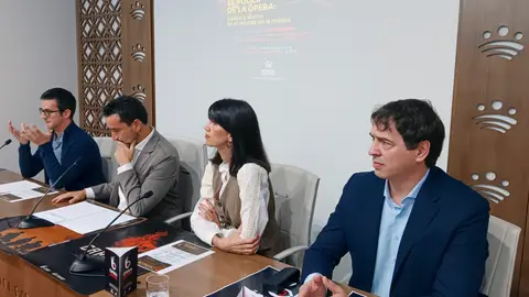 El hermano de Pedro Sánchez, David Sánchez (derecha) en una rueda de prensa. El hermano de Pedro Sánchez, David Sánchez (derecha) en una rueda de prensa.