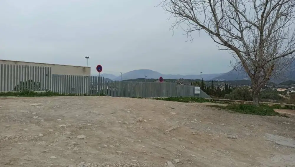 Parcela donde se quiere a construir el centro Parcela donde se quiere a construir el centro