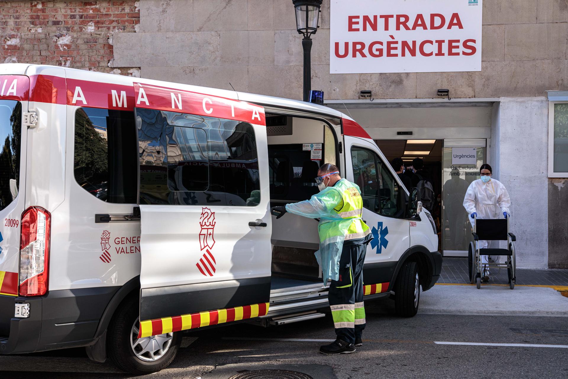 CCOO y Satse denuncian un "alto nivel" de saturación en algunos hospitales por la gripe CCOO y Satse denuncian un "alto nivel" de saturación en algunos hospitales por la gripe