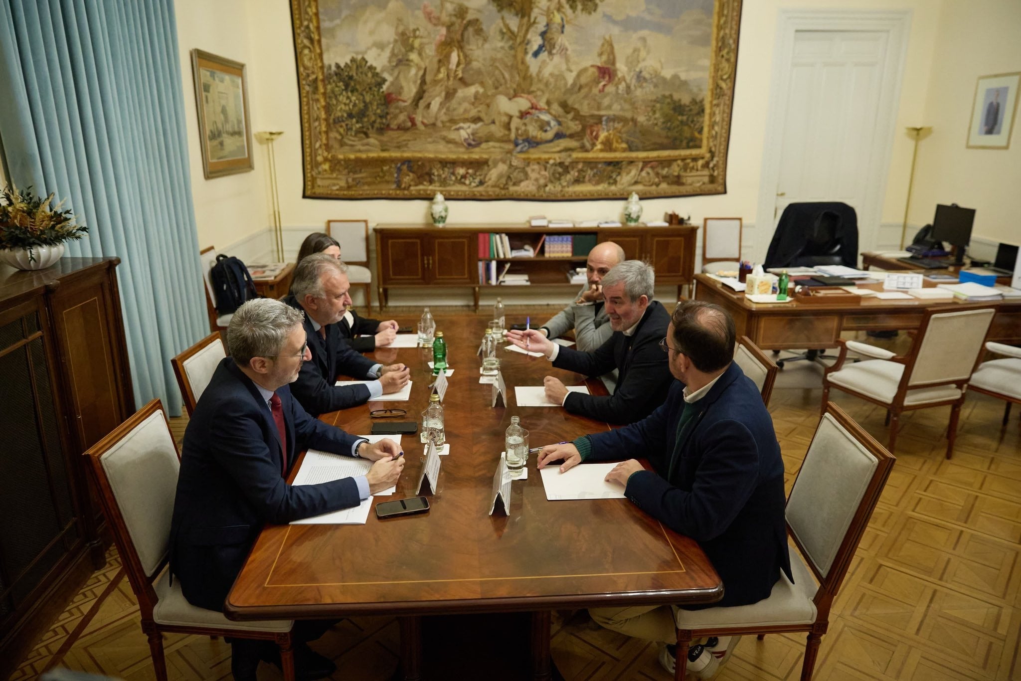 El Gobierno y Canarias a punto de cerrar un reparto extraordinario por toda España de 4.400 menores migrantes El Gobierno y Canarias a punto de cerrar un reparto extraordinario por toda España de 4.400 menores migrantes