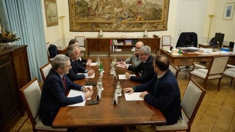Imagen de la reuni&oacute;n entre &Aacute;ngel V&iacute;ctor Torres y Fernando Clavijo para abordar un reparto extraordinario de menores migrantes acogidos en Canarias