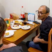 Una persona atesa per la fundació Arrels