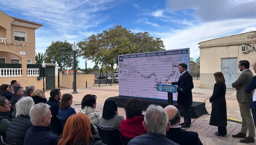 Acto de presentación en Valverde del nuevo transporte en autobús a las pedanías. Acto de presentación en Valverde del nuevo transporte en autobús a las pedanías.