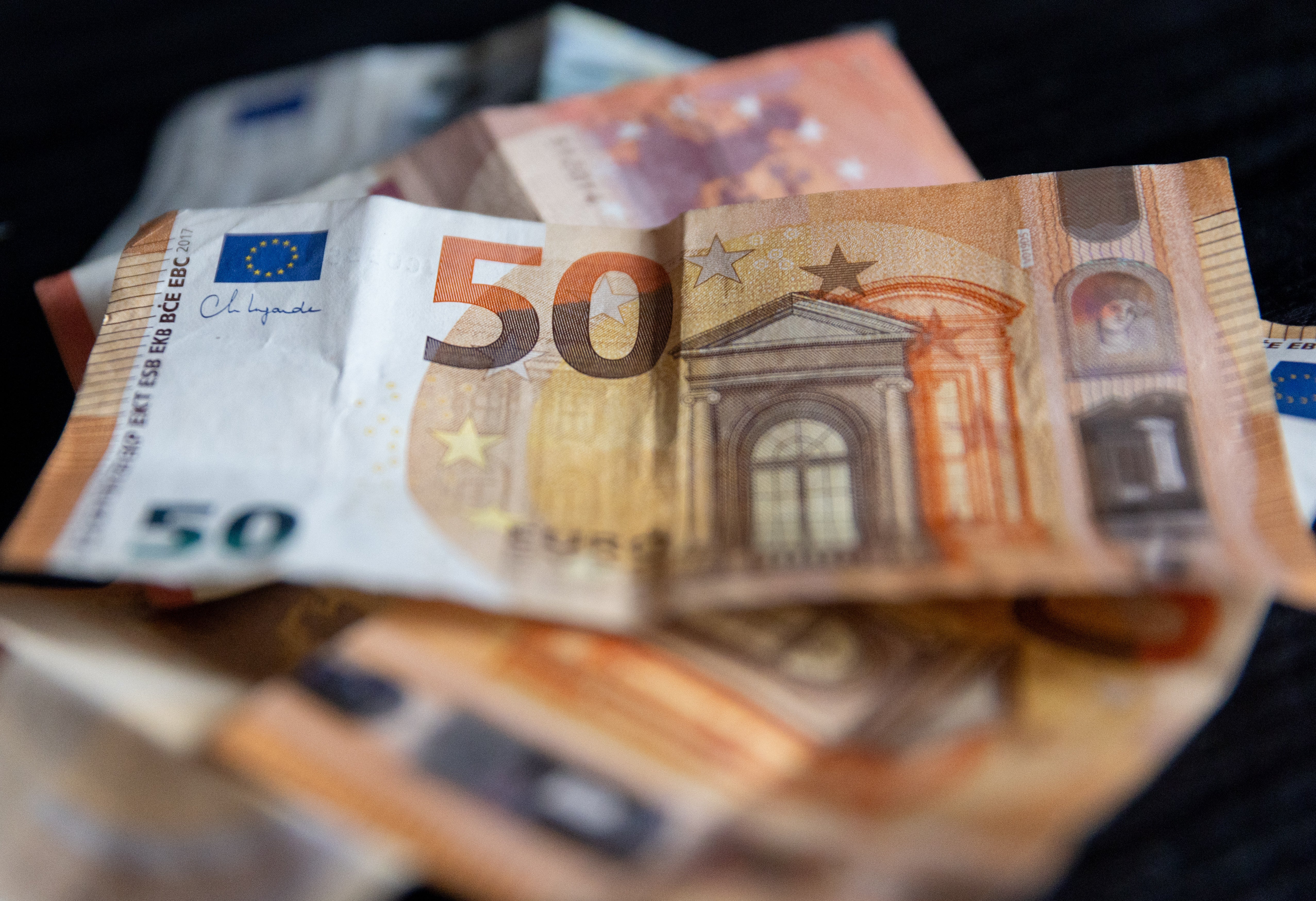 Esta sería la subida del salario mínimo óptima, según los expertos: hasta 50 euros más al mes Esta sería la subida del salario mínimo óptima, según los expertos: hasta 50 euros más al mes