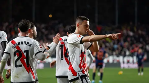 El Rayo se impulsa en la clasificación a costa del Celta El Rayo se impulsa en la clasificación a costa del Celta