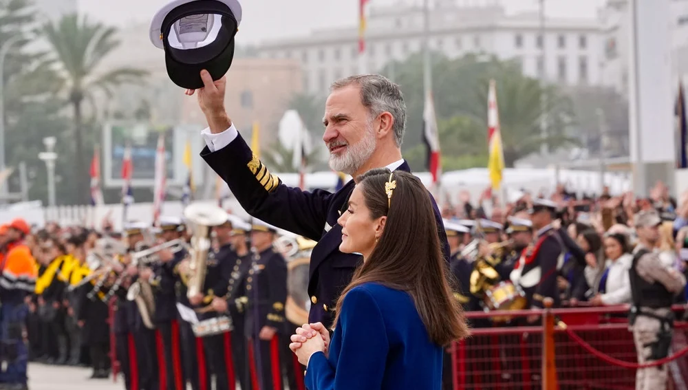 Los reyes Felipe y Letizia despiden en Cádiz a la princesa de Asturias Los reyes Felipe y Letizia despiden en Cádiz a la princesa de Asturias