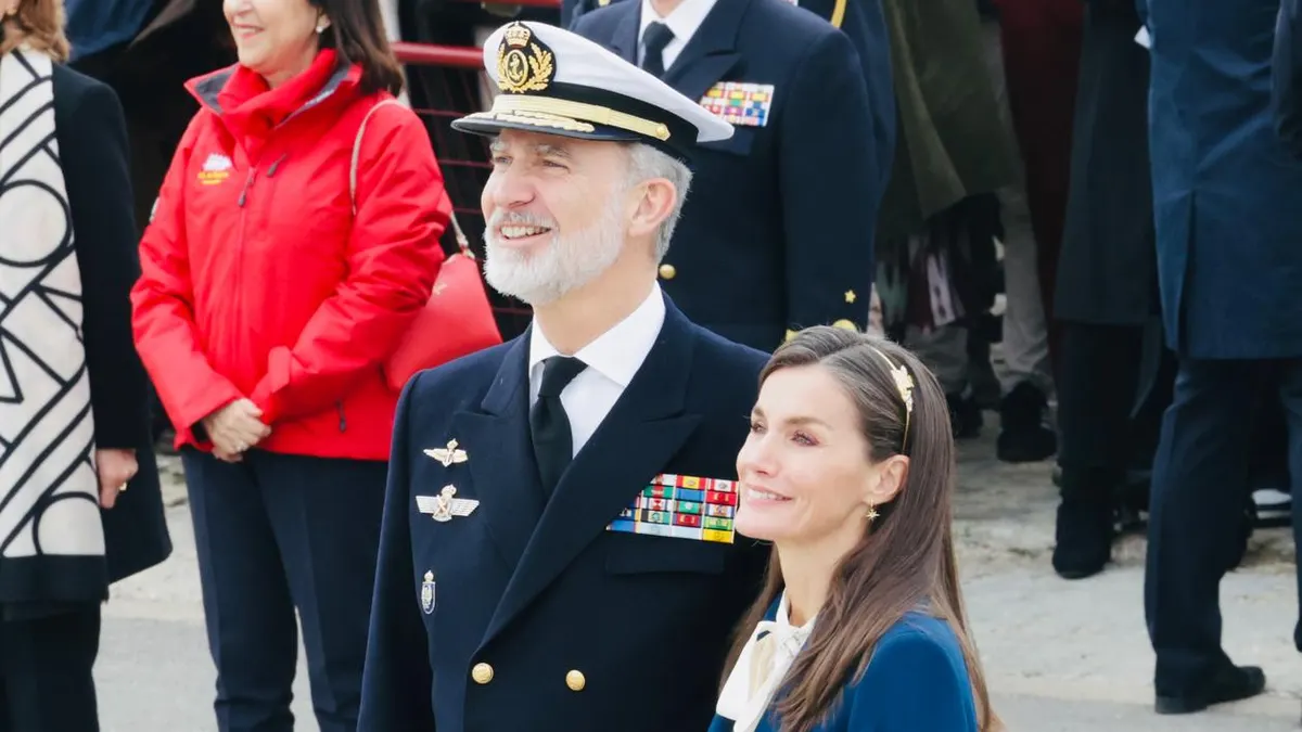 La emoción y lágrimas de Felipe VI y Letizia al despedir entre besos y abrazos a la princesa Leonor: "Son muchos meses sin verla" | Onda Cero Radio