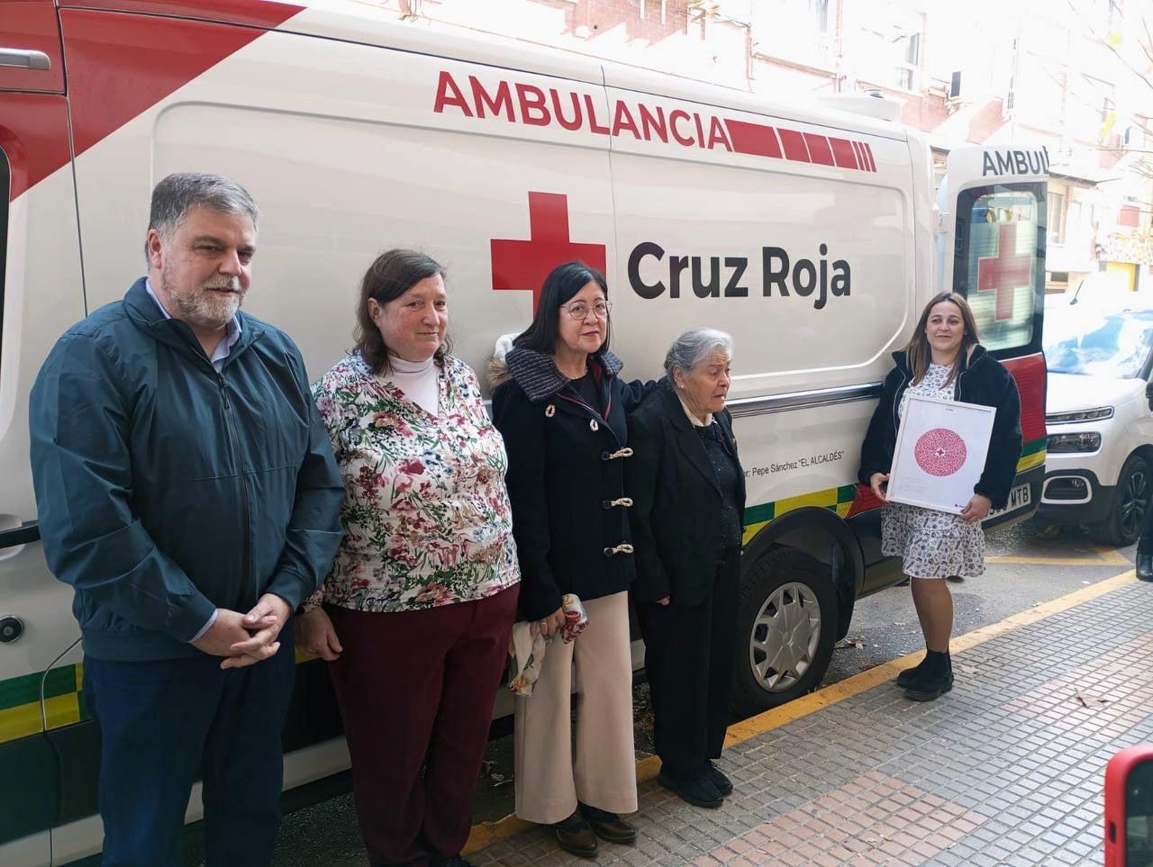 Cruz Roja compra una nueva ambulancia merced a una donación del villenense José Sánchez Cruz Roja compra una nueva ambulancia merced a una donación del villenense José Sánchez
