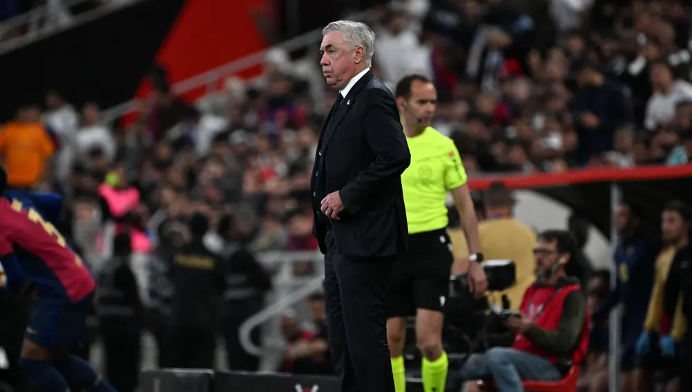 Carlo Ancelotti durante el partido. Carlo Ancelotti durante el partido.