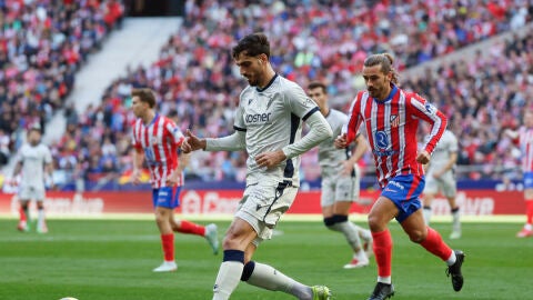 Catena en un lance del partido ante el Atlético