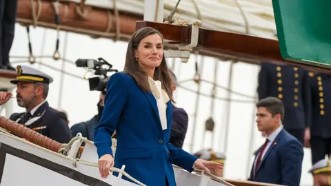 La reina Letizia, a bordo del 'Juan Sebastián Elcano' La pregunta de una emocionada reina Letizia durante la despedida de Leonor: "¿Dónde está mi chica?"