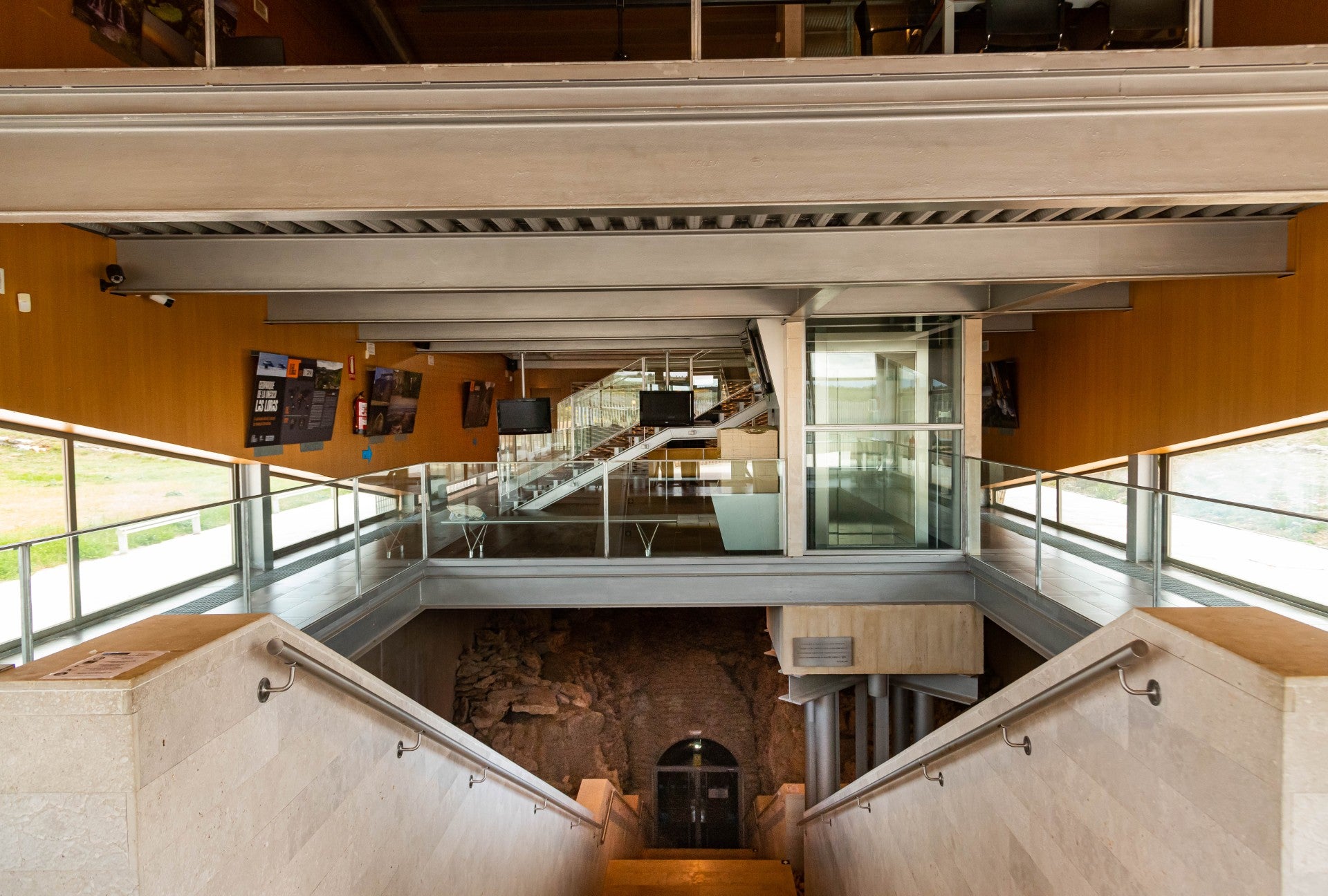 La Diputación saca a licitación la dotación y equipamiento interpretativo de la Cueva de los Franceses y del punto de Información de visitantes de Villaescusa La Diputación saca a licitación la dotación y equipamiento interpretativo de la Cueva de los Franceses y del punto de Información de visitantes de Villaescusa