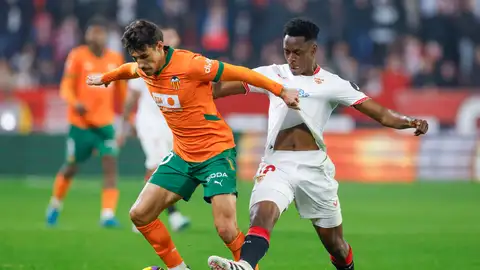 Andre Almeida durante el partido disputado en Sevilla Andre Almeida durante el partido disputado en Sevilla