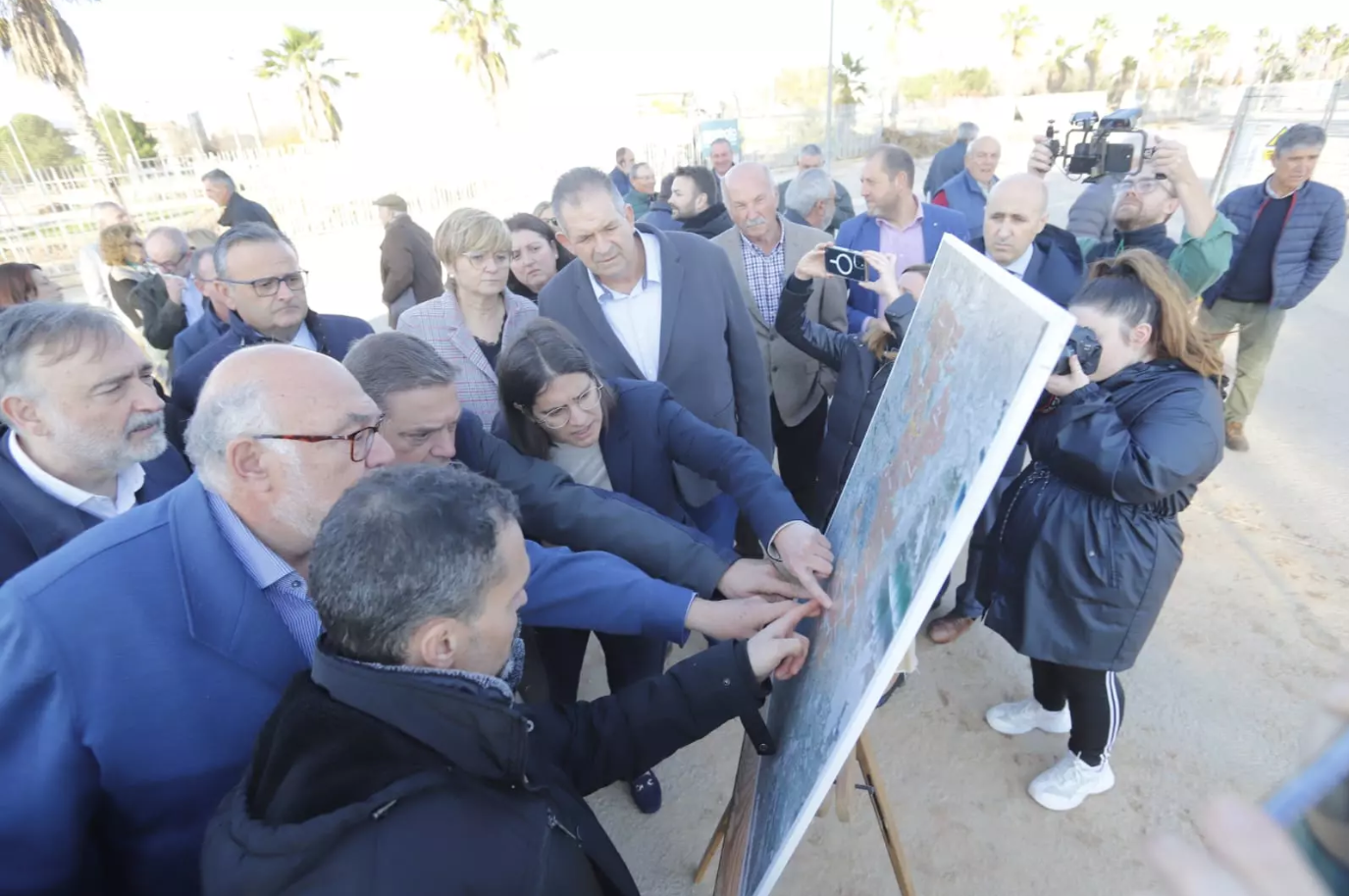 El ministro Planas promete apoyar a los agricultores afectados por la DANA para preservar la actividad agrícola El ministro Planas promete apoyar a los agricultores afectados por la DANA para preservar la actividad agrícola
