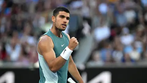 Alcaraz debuta con victoria ante Shevchenko Alcaraz debuta con victoria ante Shevchenko