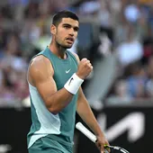 Alcaraz debuta con victoria ante Shevchenko Alcaraz debuta con victoria ante Shevchenko
