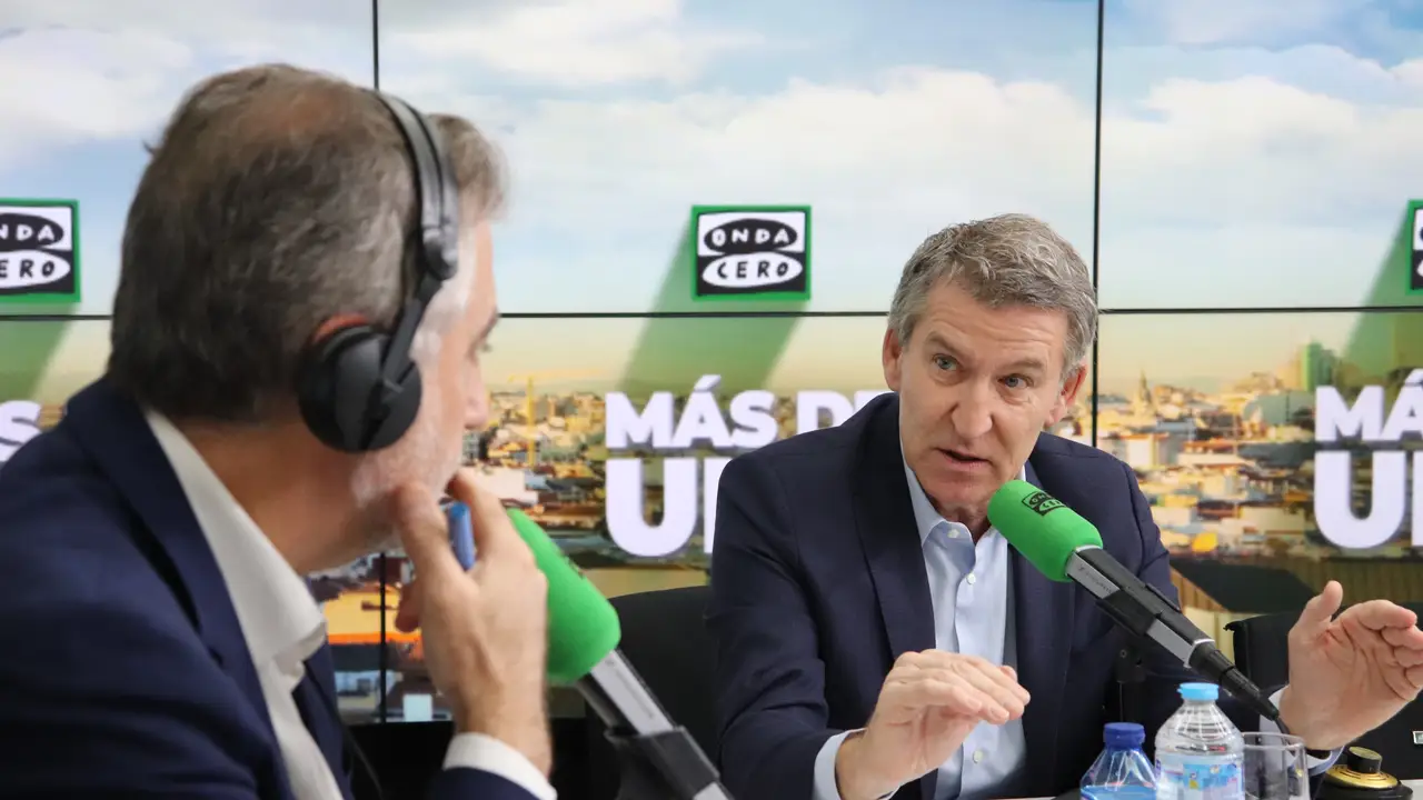 El presidente del Partido Popular, Alberto Núñez Feijóo, durante su entrevista con Carlos Alsina en 'Más de uno' El presidente del Partido Popular, Alberto Núñez Feijóo, durante su entrevista con Carlos Alsina en 'Más de uno'