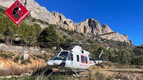 Los bomberos rescatan en helicóptero a un cazador herido en Sierra de Bernia (Marina Baixa)