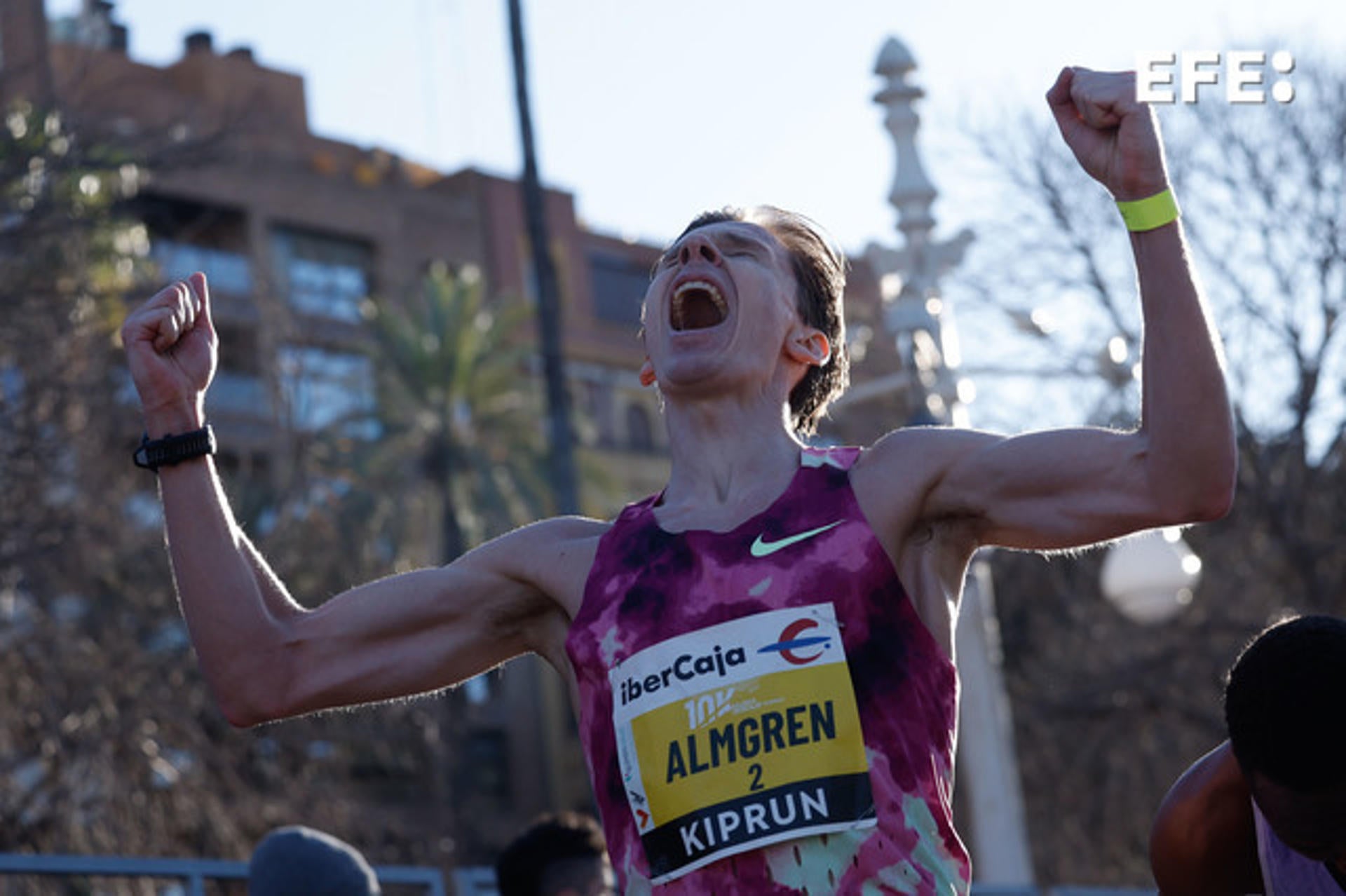 El sueco Andreas Almgren gana en València y pulveriza el récord de Europa El sueco Andreas Almgren gana en València y pulveriza el récord de Europa