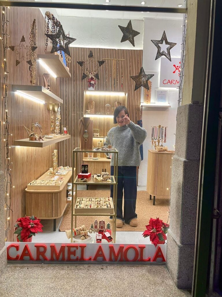 "Carmelamola", el primer negocio abierto por una mujer con Síndrome de Down en España, está en A Coruña "Carmelamola", el primer negocio abierto por una mujer con Síndrome de Down en España, está en A Coruña