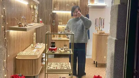 "Carmelamola", el primer negocio abierto por una mujer con Síndrome de Down en España, está en A Coruña "Carmelamola", el primer negocio abierto por una mujer con Síndrome de Down en España, está en A Coruña