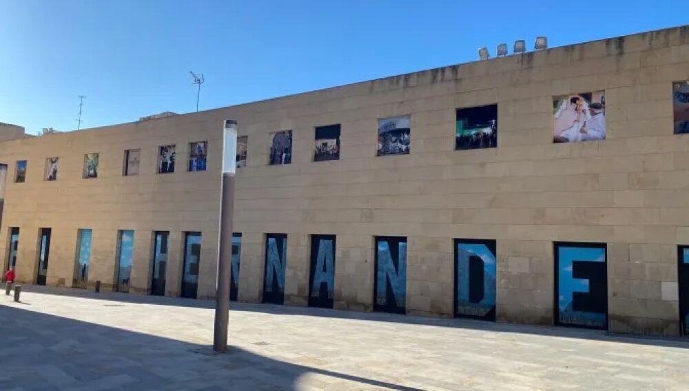 Aitor Larrabide: "La retirada de los vinilos del Rincón Hernandiano se ha hecho de manera unilateral y sin diálogo"