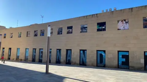 Aitor Larrabide: "La retirada de los vinilos del Rincón Hernandiano se ha hecho de manera unilateral y sin diálogo" Aitor Larrabide: "La retirada de los vinilos del Rincón Hernandiano se ha hecho de manera unilateral y sin diálogo"