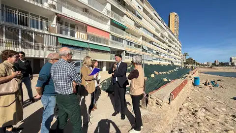 El alcalde con los vecinos de Serra Grossa-Albufereta El alcalde con los vecinos de Serra Grossa-Albufereta