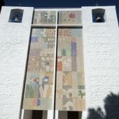 Imagen fachada y mural iglesia Villalba de Calatrava