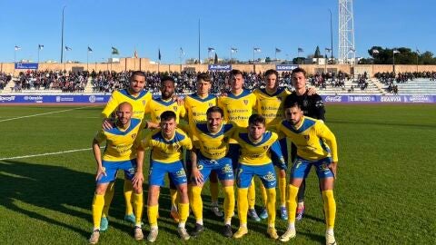 Equipo titular del Orihuela CF en su partido ante el San Fernando CD