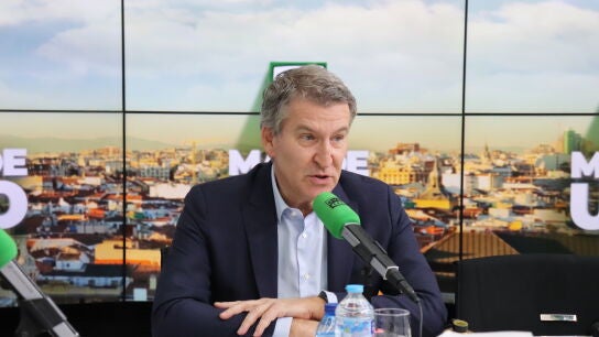 El presidente del Partido Popular, Alberto N&uacute;&ntilde;ez Feij&oacute;o, durante su entrevista con Carlos Alsina en 'M&aacute;s de uno'