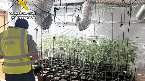 Un preso controlaba desde El Dueso una red de tráfico de cocaína desarticulada por la Guardia Civil Un preso controlaba desde El Dueso una red de tráfico de cocaína desarticulada por la Guardia Civil