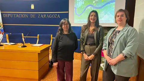 De izquierda a derecha: la secretaria técnica FAS, Estrelicia Izquierdo; la diputada delegada de Cooperación al Desarrollo y Solidaridad Internacional de la Diputación de Zaragoza, Nerea Marín; y la vicepresidenta de FAS, Laura Agustín. De izquierda a derecha: la secretaria técnica FAS, Estrelicia Izquierdo; la diputada delegada de Cooperación al Desarrollo y Solidaridad Internacional de la Diputación de Zaragoza, Nerea Marín; y la vicepresidenta de FAS, Laura Agustín.