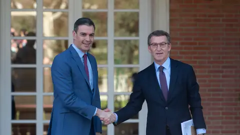 Pedro Sánchez y Alberto Núñez Feijóo, a 7 de abril de 2022. Pedro Sánchez y Alberto Núñez Feijóo, a 7 de abril de 2022.