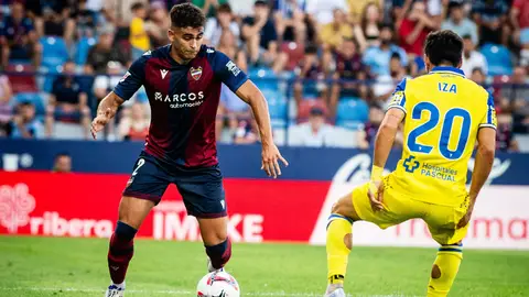 Andrés García en un partido con el Levante UD Andrés García en un partido con el Levante UD