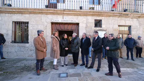 Junta y regantes del Canal del Pisuerga firman un convenio de colaboración para invertir 5,4 millones en la ejecución de una planta fotovoltaica .