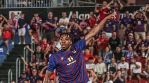 Sixtus, en el partido de su debut con el Eldense frente al Cartagena.