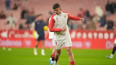 Las 7 amarillas por las que investigan a Kike Salas: juego peligroso, protestas o entradas a destiempo Las 7 amarillas por las que investigan a Kike Salas: juego peligroso, protestas o entradas a destiempo